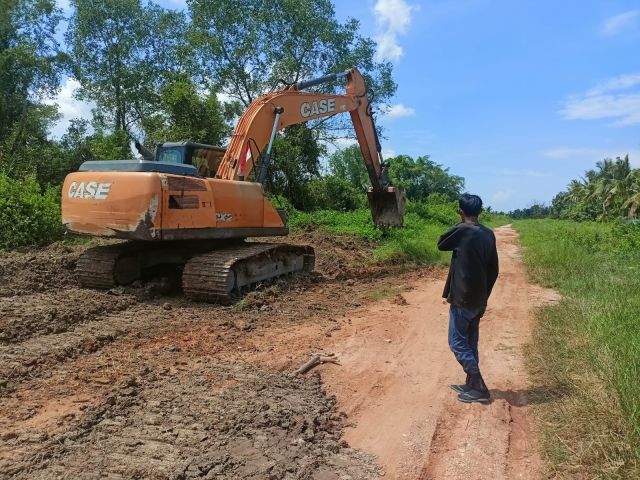 Respon Cepat Aspirasi Warga, Bupati Rohil Instruksikan Pembersihan Jalan Alternatif Makam Di Kelurahan Bagan Barat